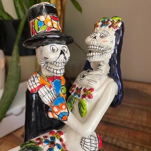 Day of the Dead Wedding Couple kissing, Talavera handmade, cake topper